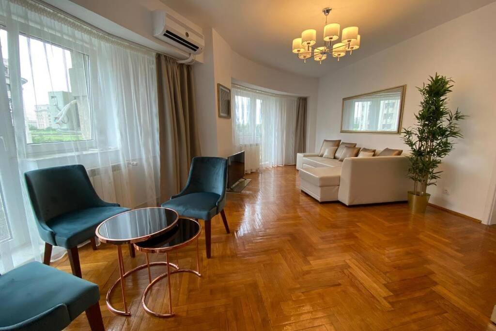 ブカレストNew Luxury Flat In Front Of The Parliament At Uniriiアパートメント エクステリア 写真